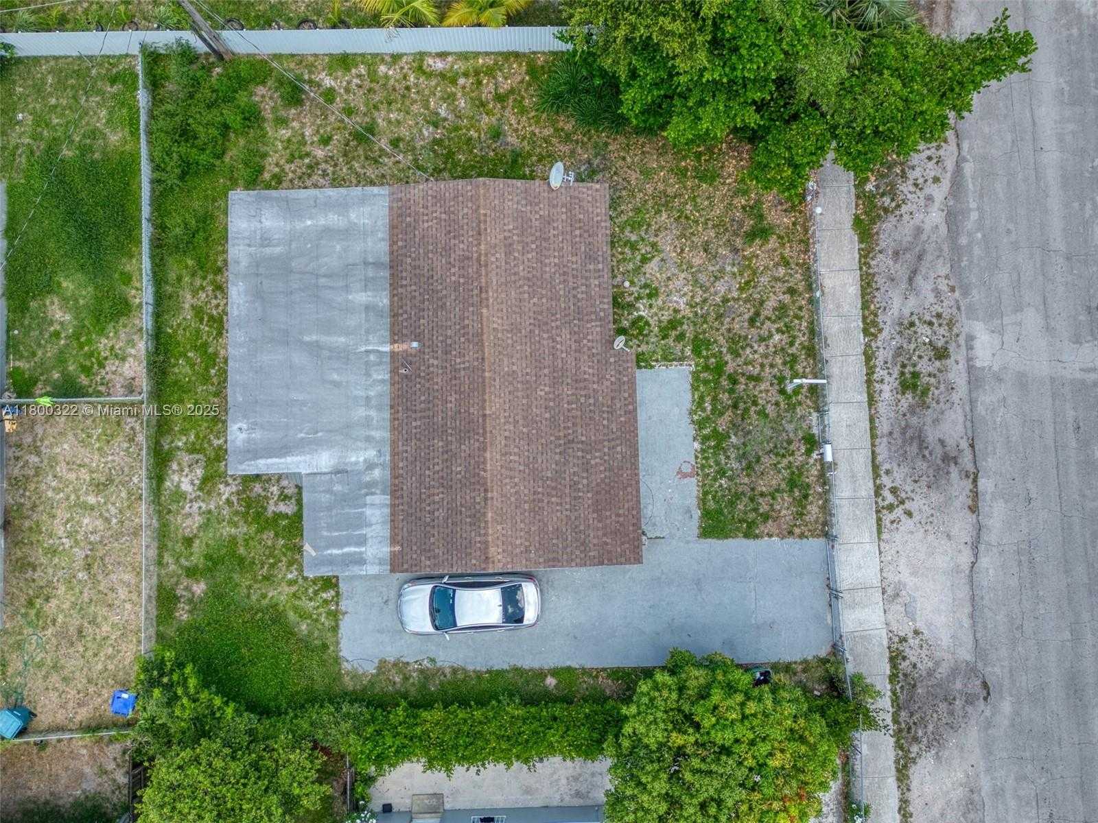 Small Image of 3051 NORTH WEST 77TH ST, Miami Number 7