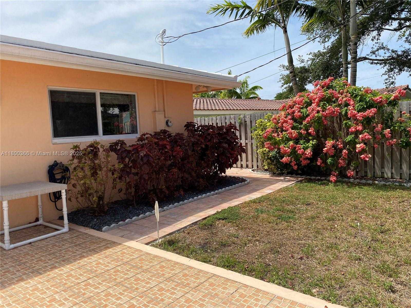Small Image of 5284 NORTH EAST 18TH TERRACE, Fort Lauderdale Number 4