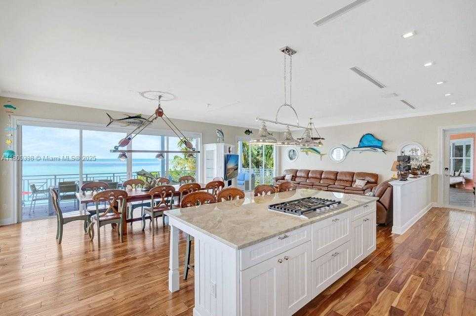 Small Image of 162 BAYVIEW DR, Islamorada Number 15