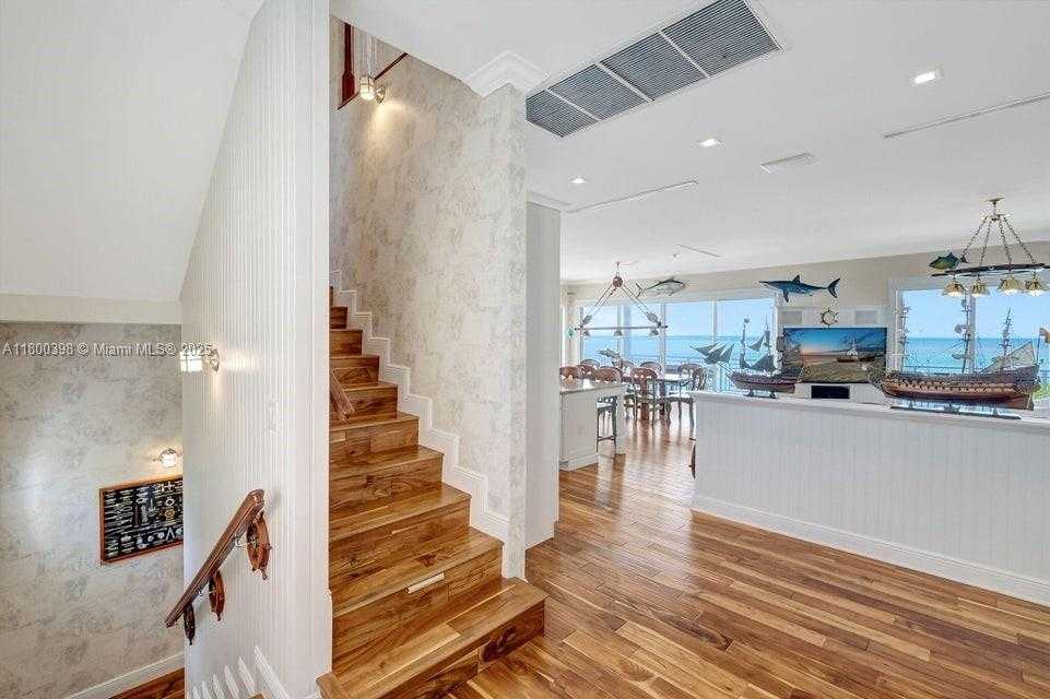 Small Image of 162 BAYVIEW DR, Islamorada Number 19