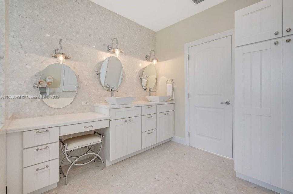 Small Image of 162 BAYVIEW DR, Islamorada Number 23