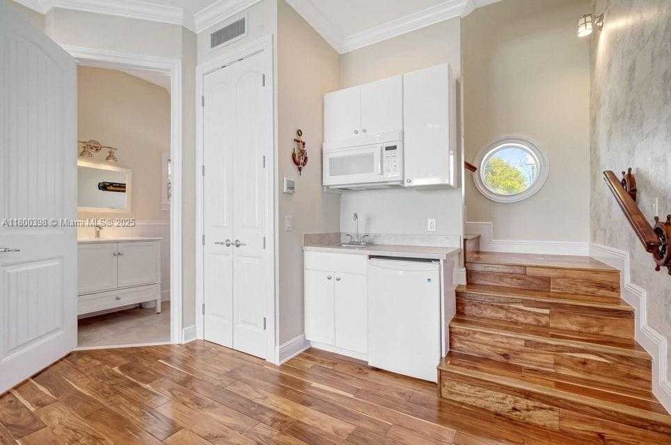 Small Image of 162 BAYVIEW DR, Islamorada Number 30