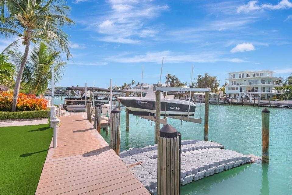 Small Image of 162 BAYVIEW DR, Islamorada Number 4