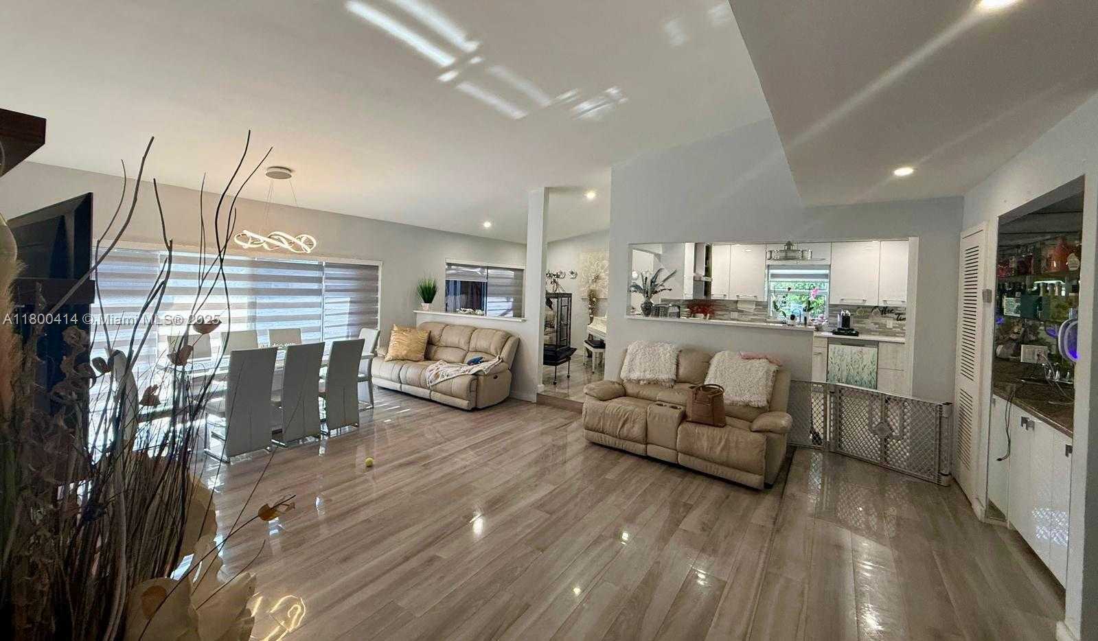 Small Image of 4909 BAYBERRY LN, Tamarac Number 13