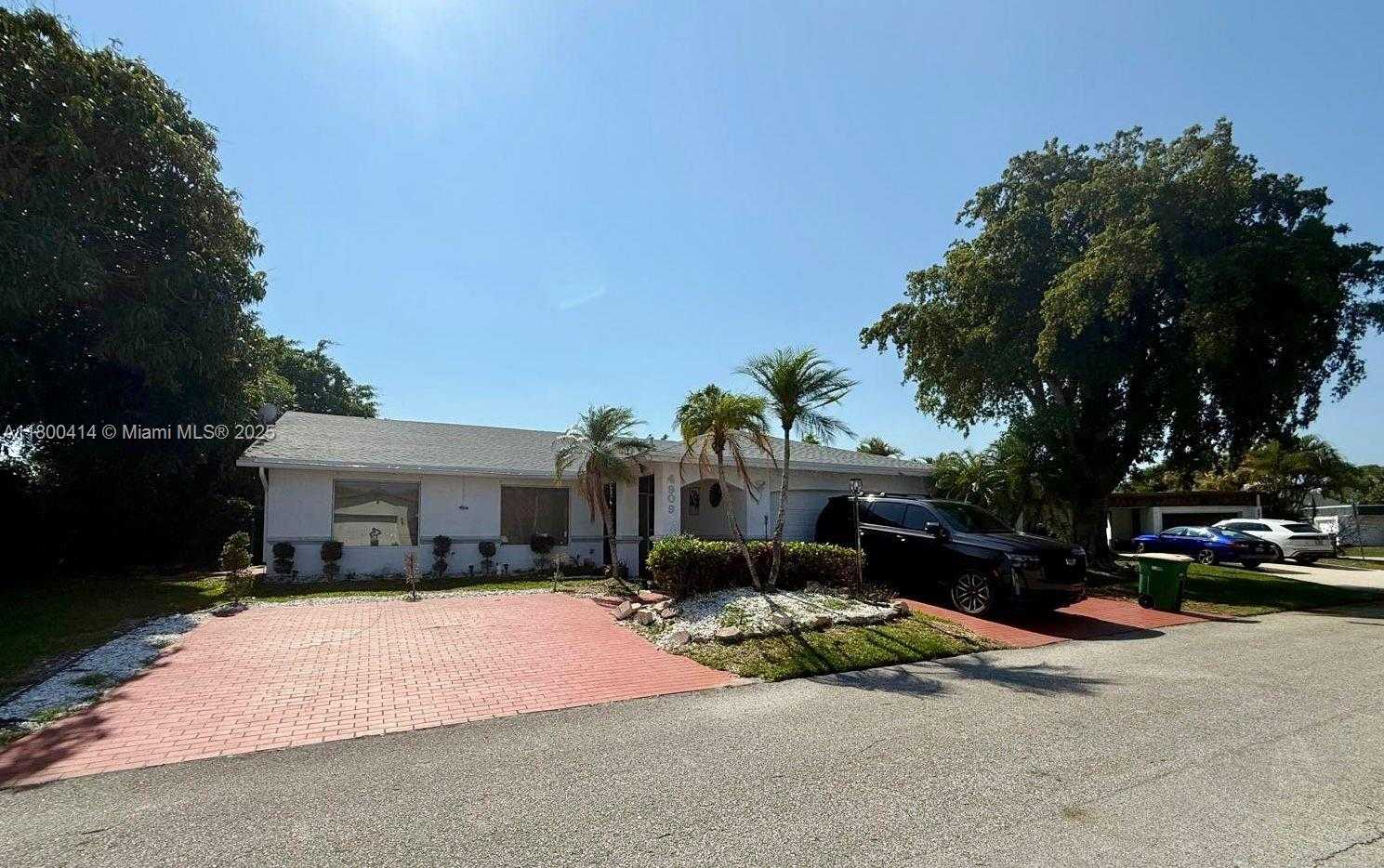 Small Image of 4909 BAYBERRY LN, Tamarac Number 2