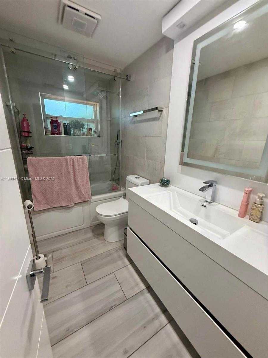 Small Image of 4909 BAYBERRY LN, Tamarac Number 26
