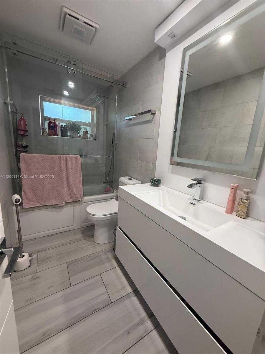 Small Image of 4909 BAYBERRY LN, Tamarac Number 28