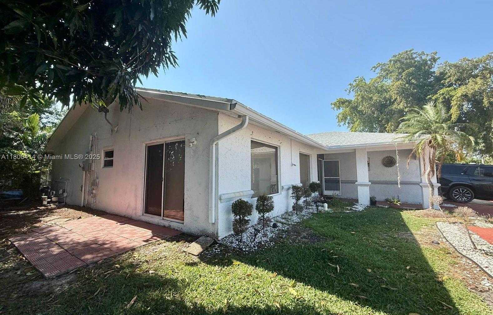 Small Image of 4909 BAYBERRY LN, Tamarac Number 3