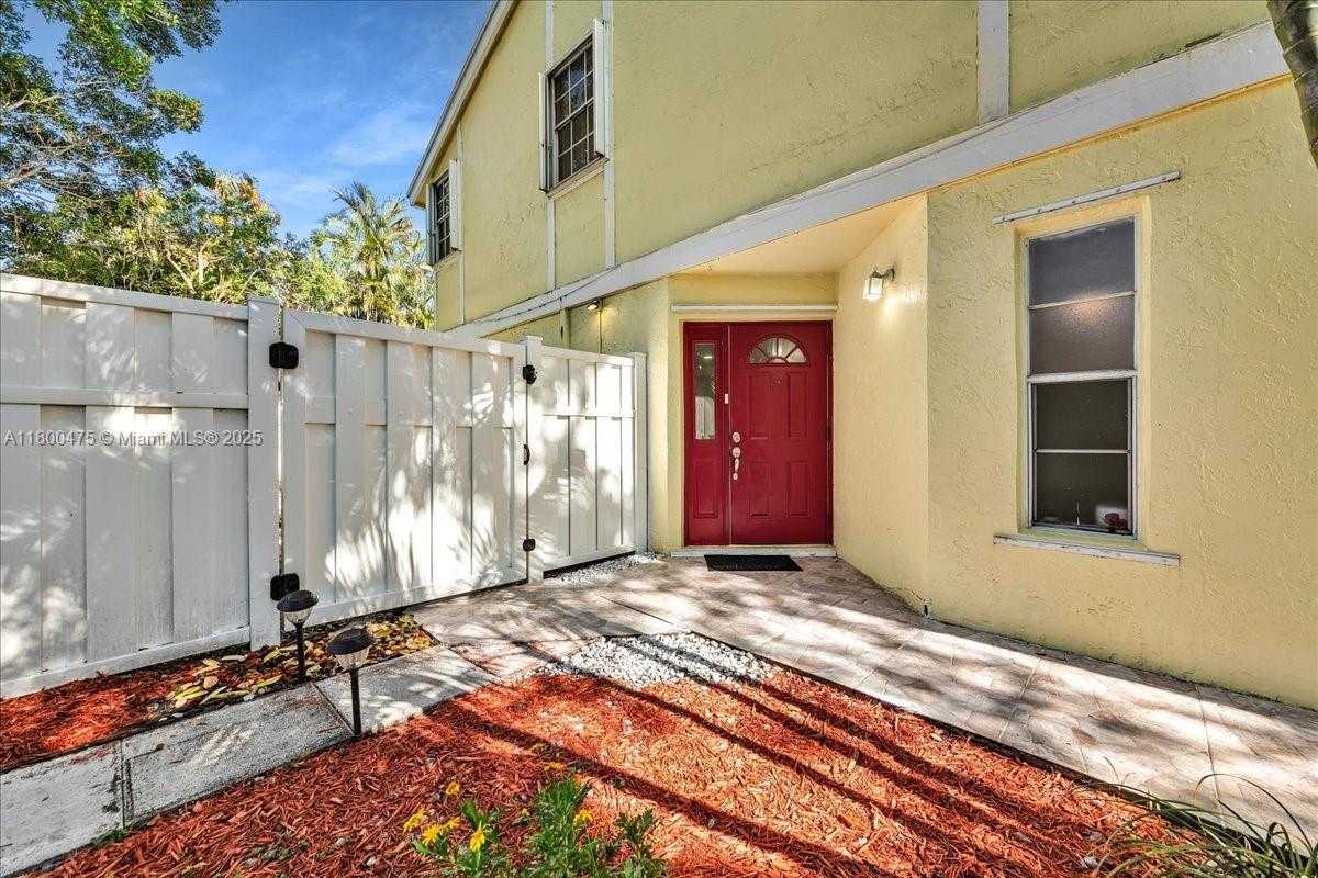 Small Image of 1060 SOUTH WEST 111TH WAY, Davie Number 2