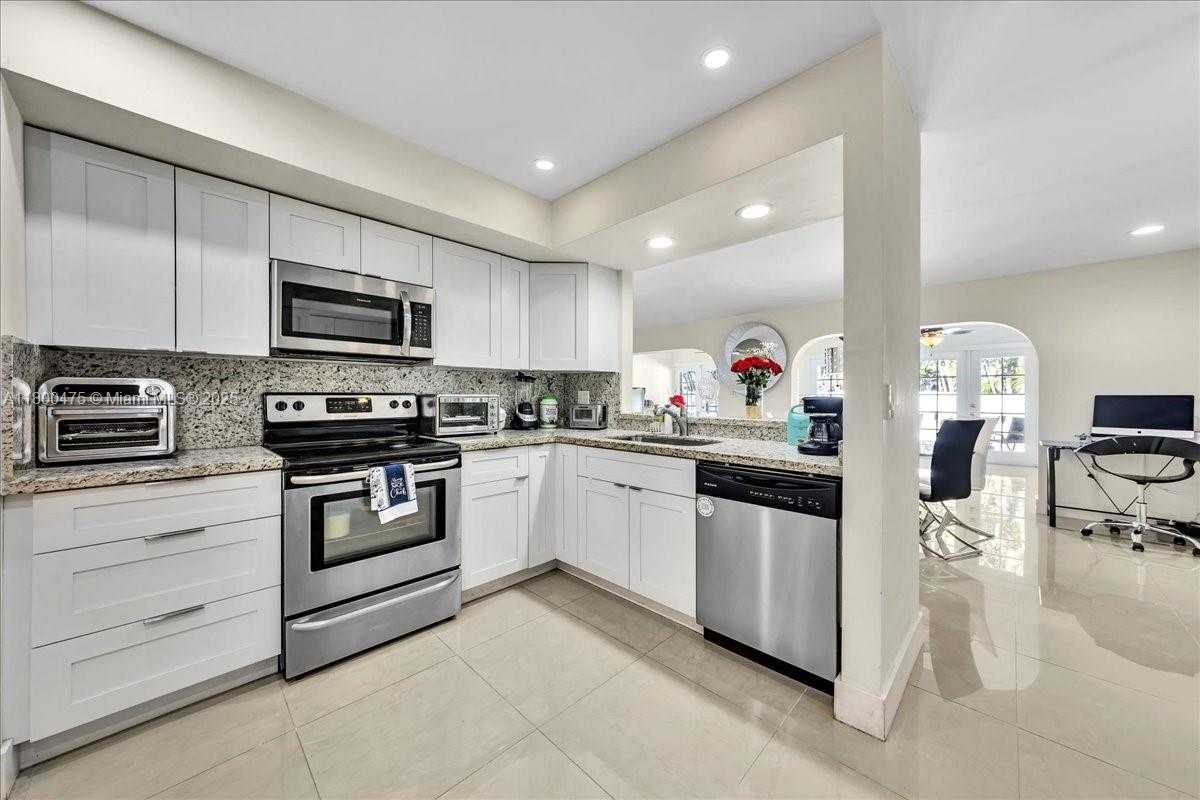 Small Image of 1060 SOUTH WEST 111TH WAY, Davie Number 21