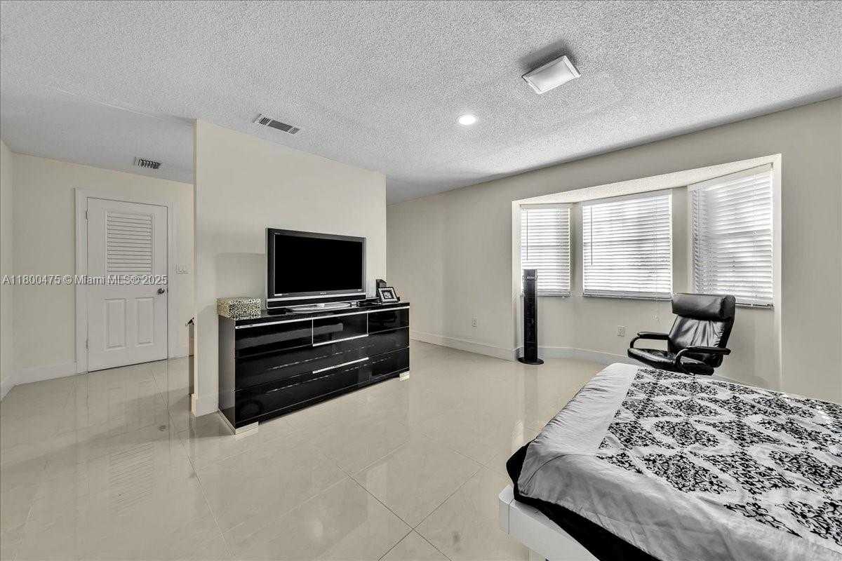 Small Image of 1060 SOUTH WEST 111TH WAY, Davie Number 28