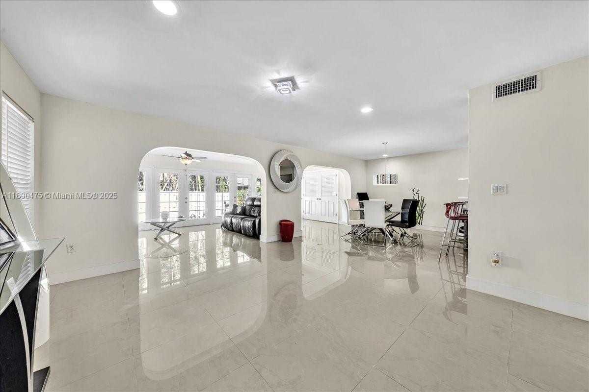 Small Image of 1060 SOUTH WEST 111TH WAY, Davie Number 3