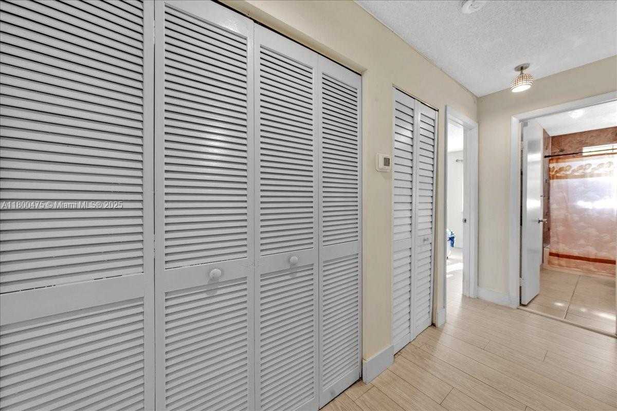 Small Image of 1060 SOUTH WEST 111TH WAY, Davie Number 47