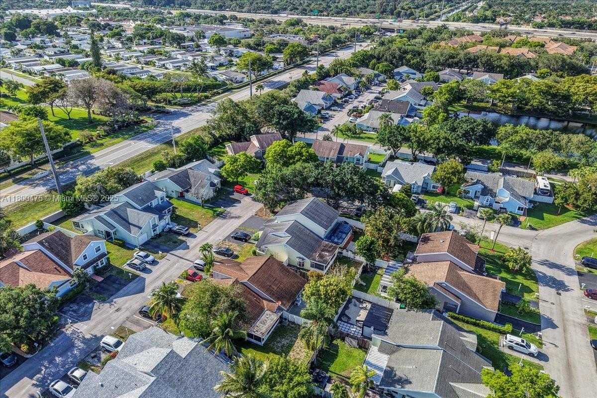 Small Image of 1060 SOUTH WEST 111TH WAY, Davie Number 75