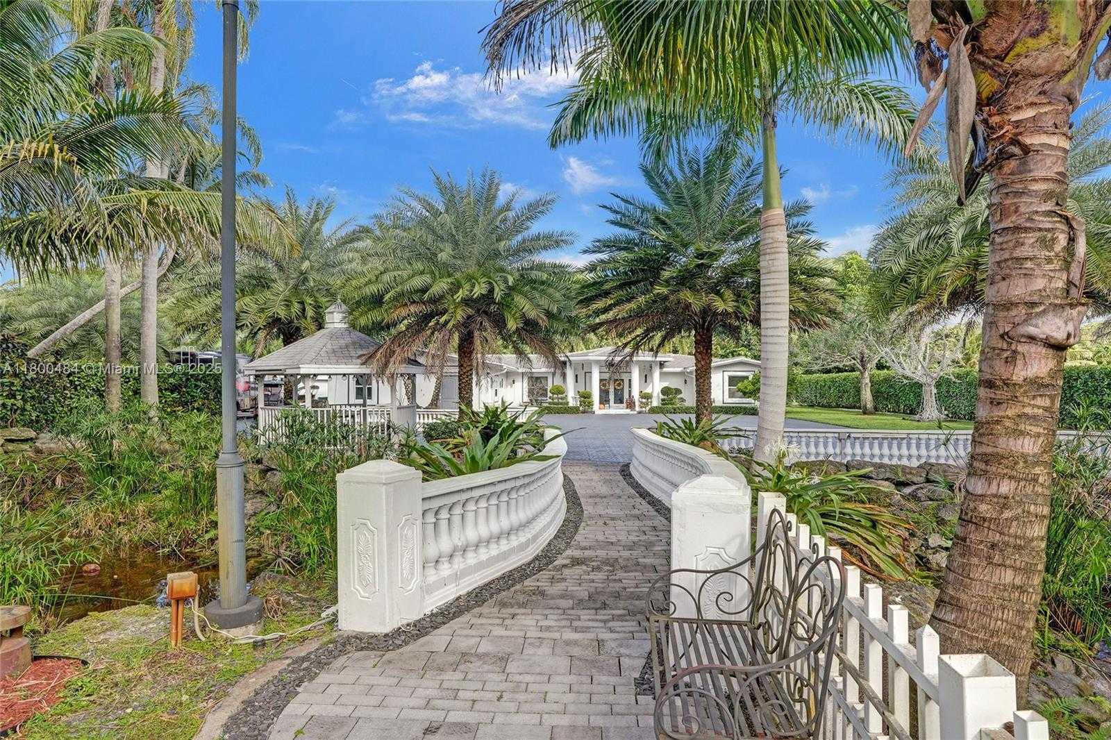 Small Image of 10831 SOUTH WEST 51ST CT, Davie Number 14