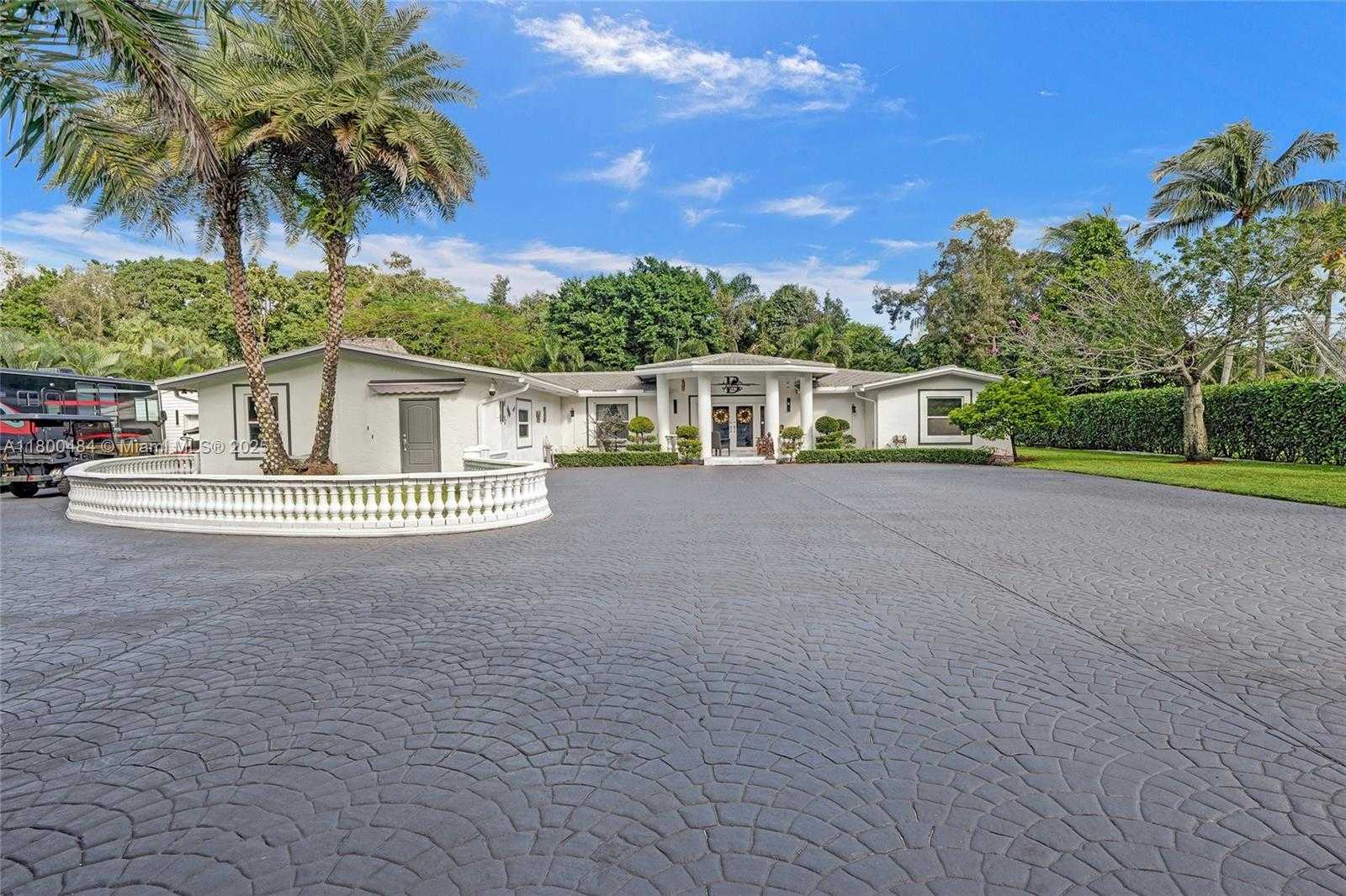 Small Image of 10831 SOUTH WEST 51ST CT, Davie Number 16