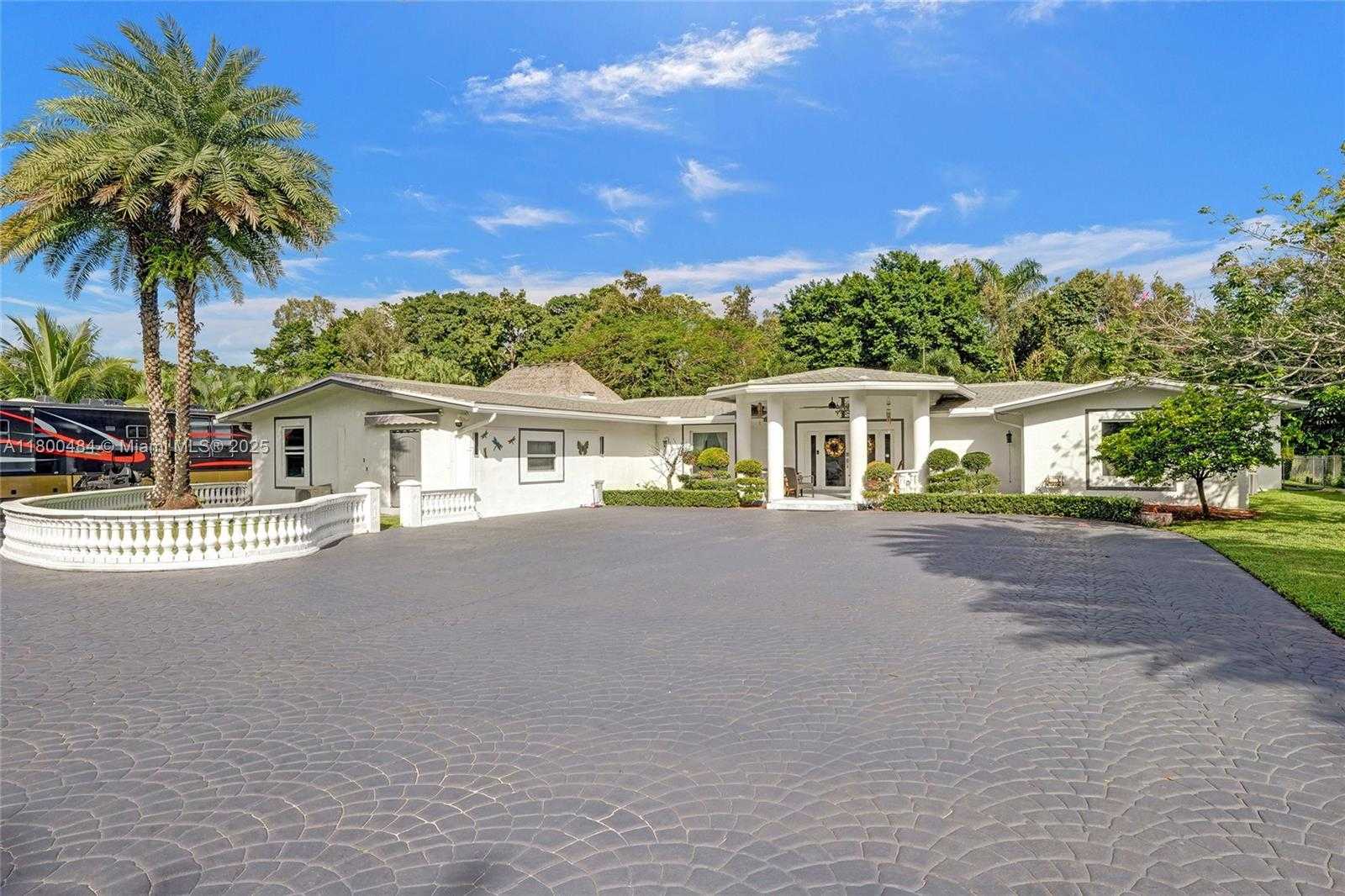 Small Image of 10831 SOUTH WEST 51ST CT, Davie Number 17