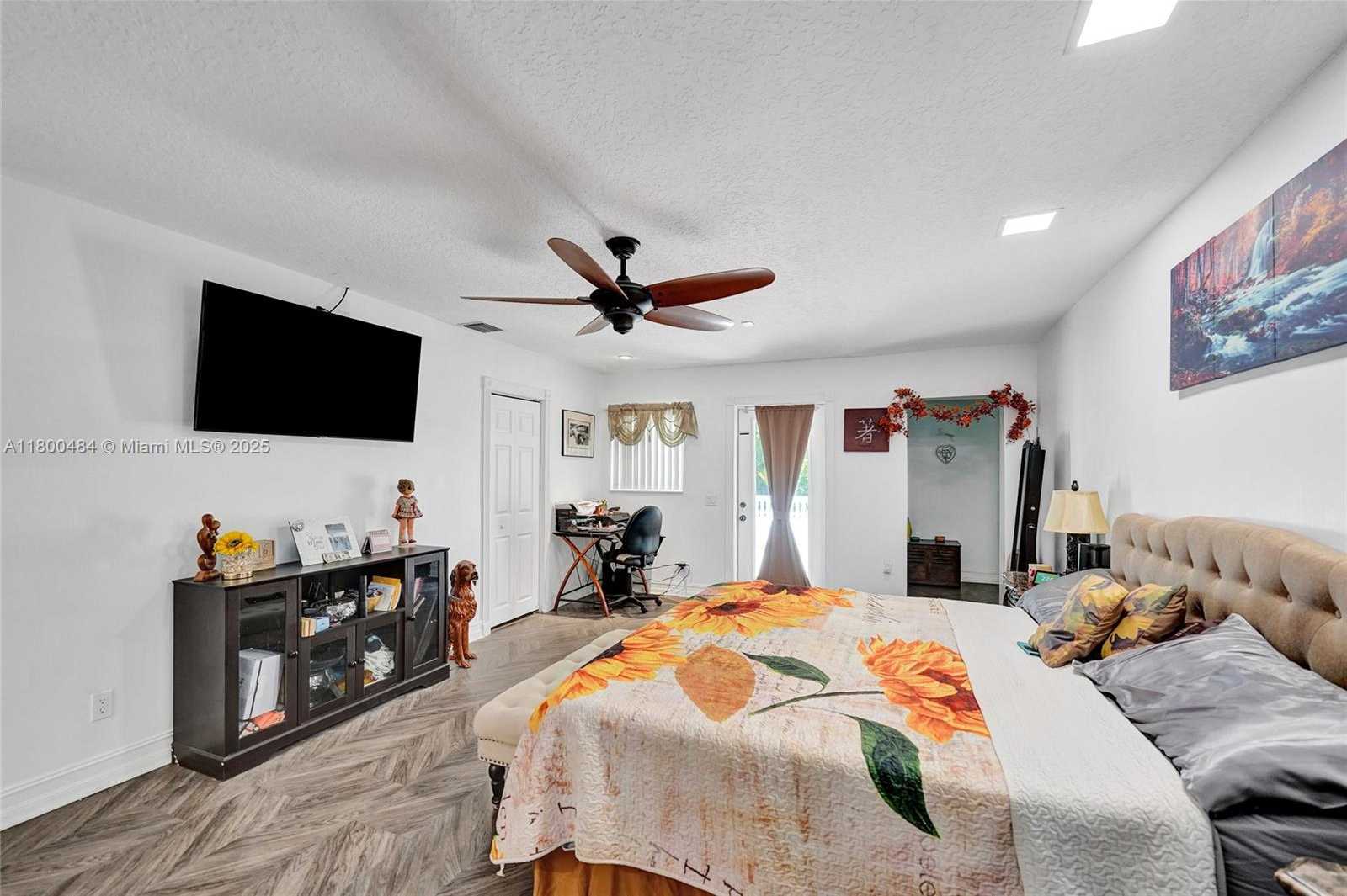Small Image of 10831 SOUTH WEST 51ST CT, Davie Number 29