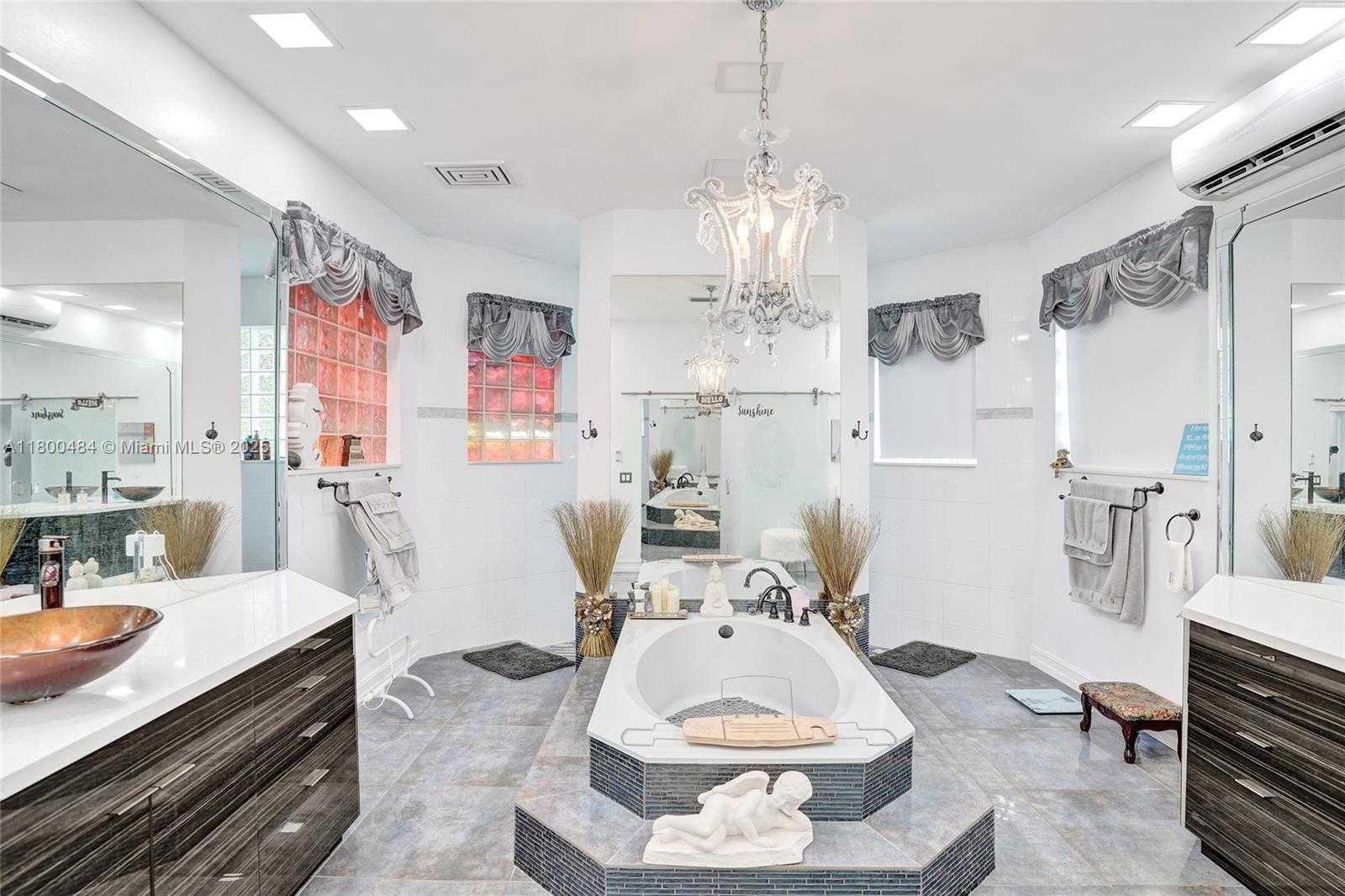 Small Image of 10831 SOUTH WEST 51ST CT, Davie Number 33
