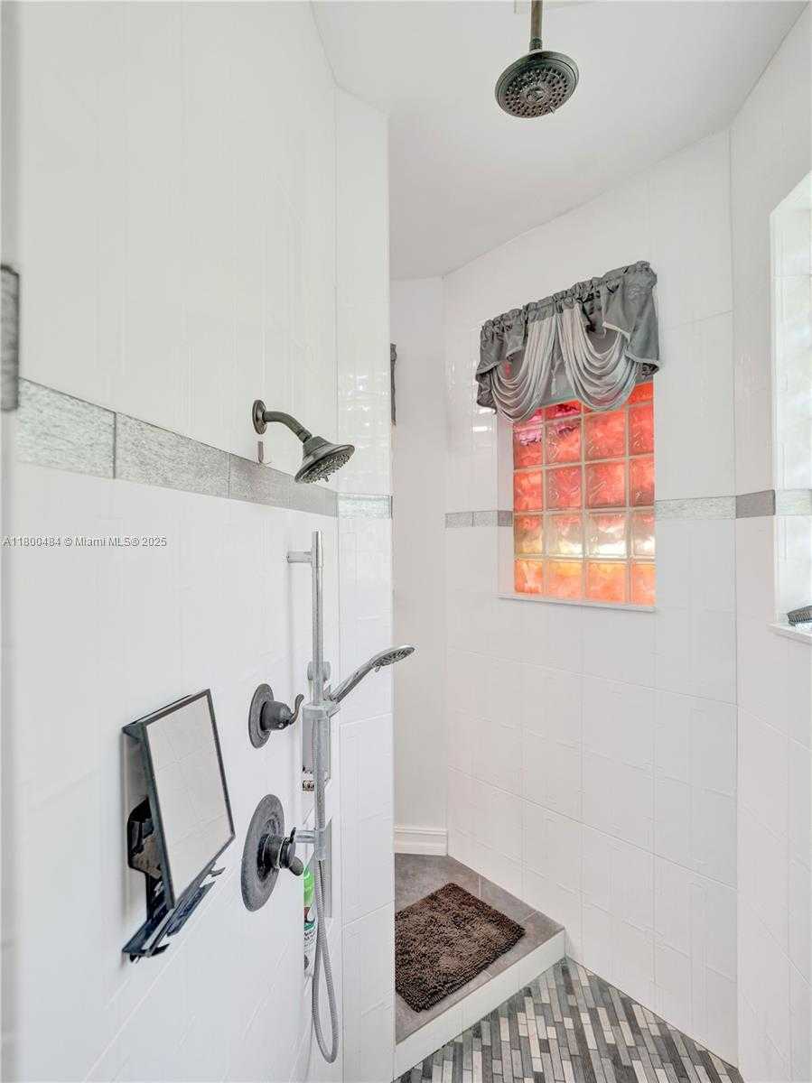 Small Image of 10831 SOUTH WEST 51ST CT, Davie Number 36