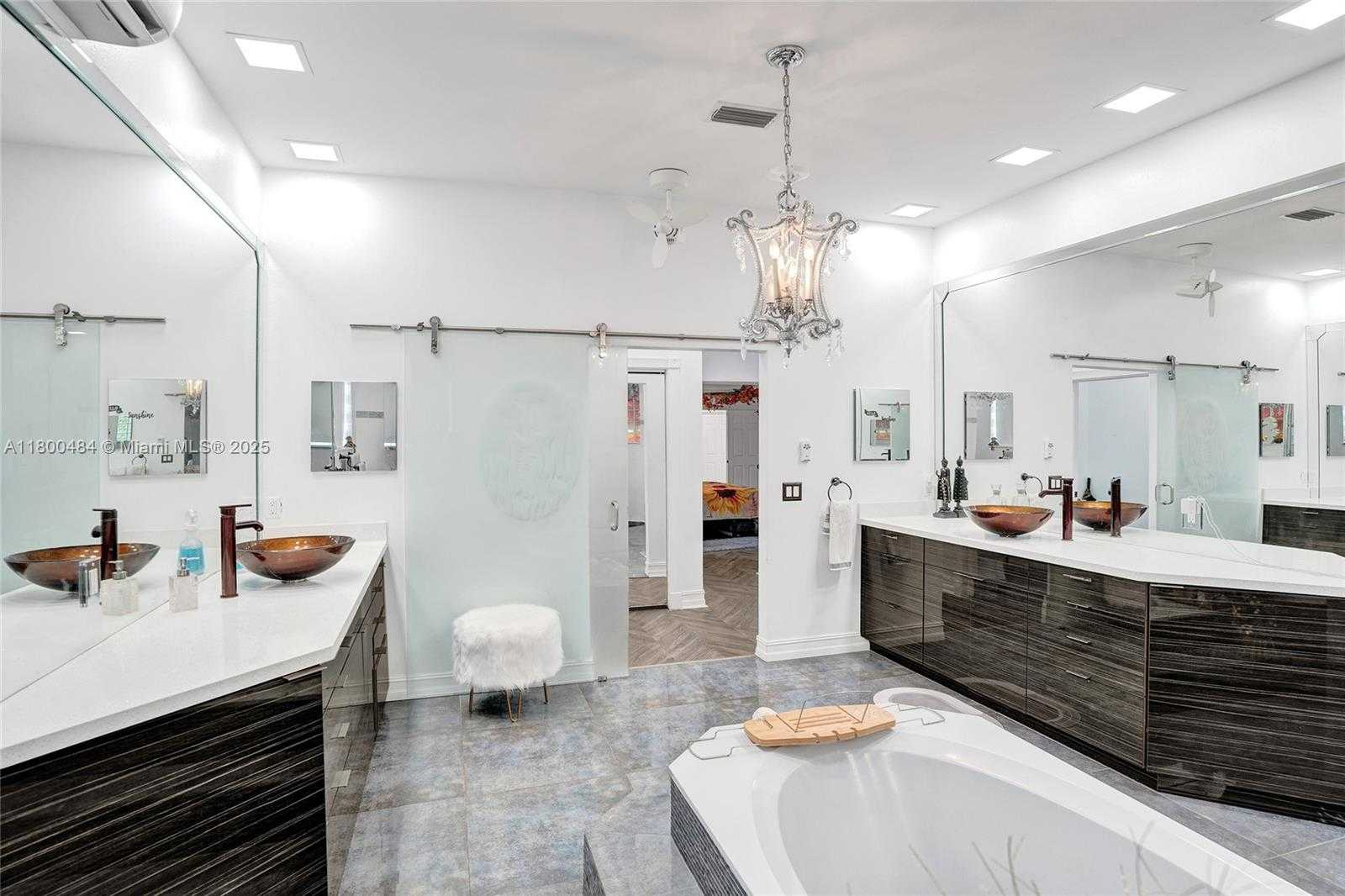 Small Image of 10831 SOUTH WEST 51ST CT, Davie Number 37