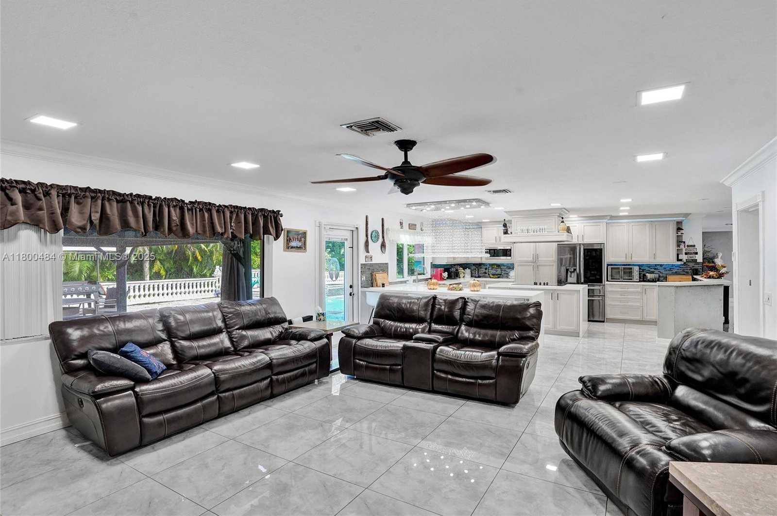 Small Image of 10831 SOUTH WEST 51ST CT, Davie Number 52