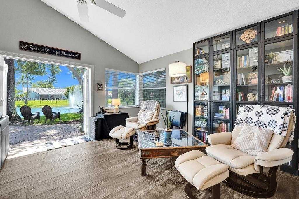 Small Image of 9471 OAK GROVE CIR, Davie Number 15