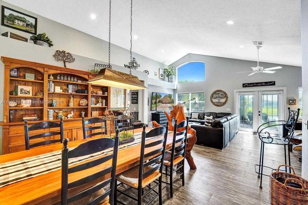 Small Image of 9471 OAK GROVE CIR, Davie Number 17