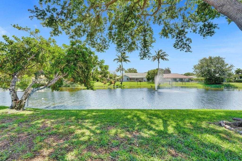 Small Image of 9471 OAK GROVE CIR, Davie Number 2