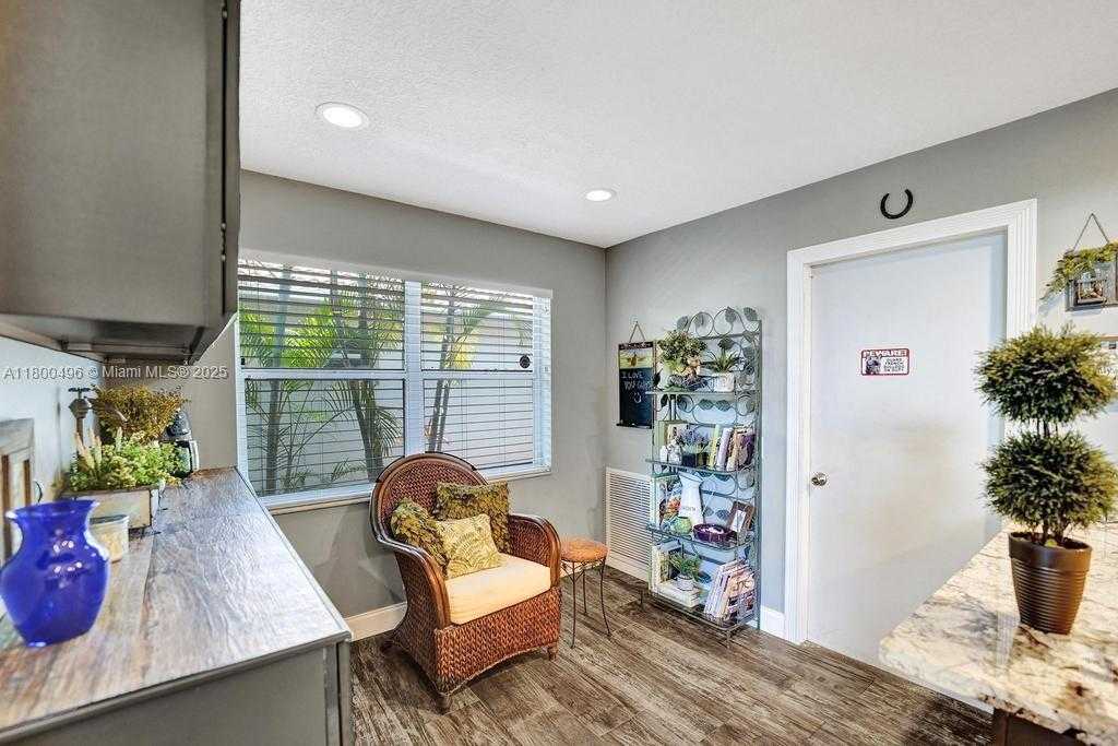 Small Image of 9471 OAK GROVE CIR, Davie Number 23