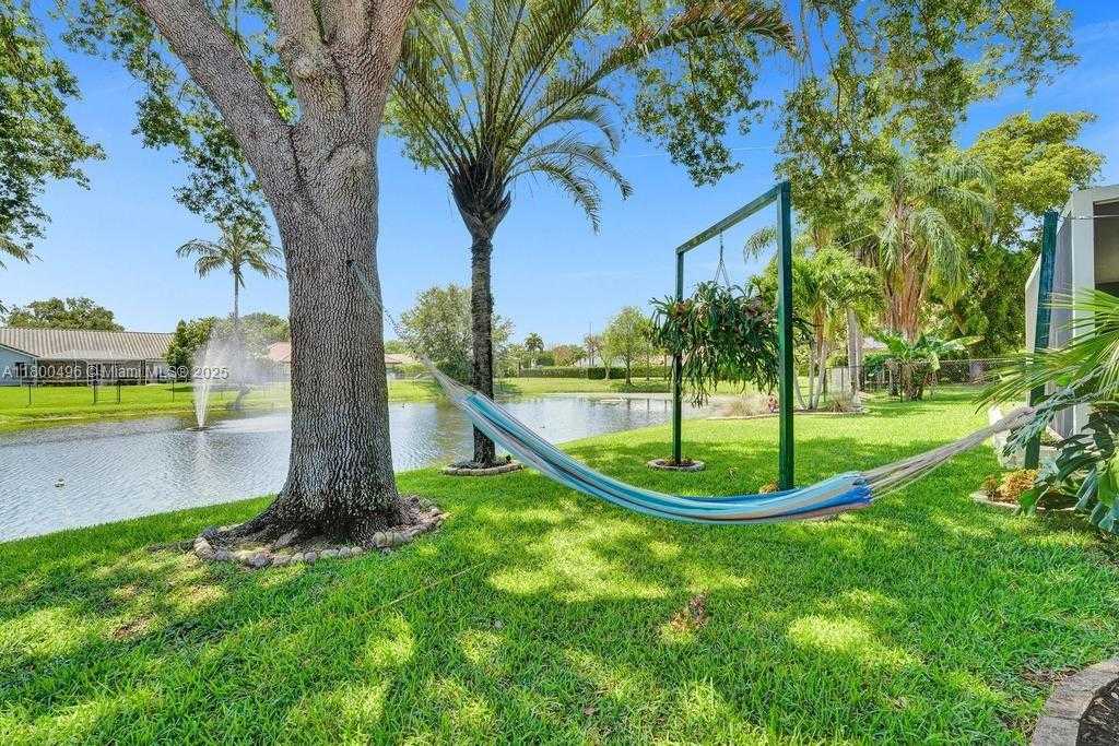 Small Image of 9471 OAK GROVE CIR, Davie Number 3