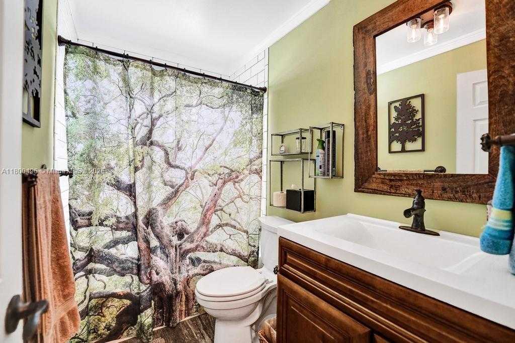Small Image of 9471 OAK GROVE CIR, Davie Number 37