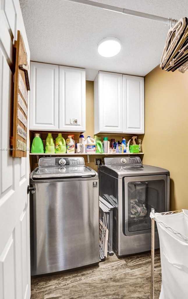 Small Image of 9471 OAK GROVE CIR, Davie Number 38