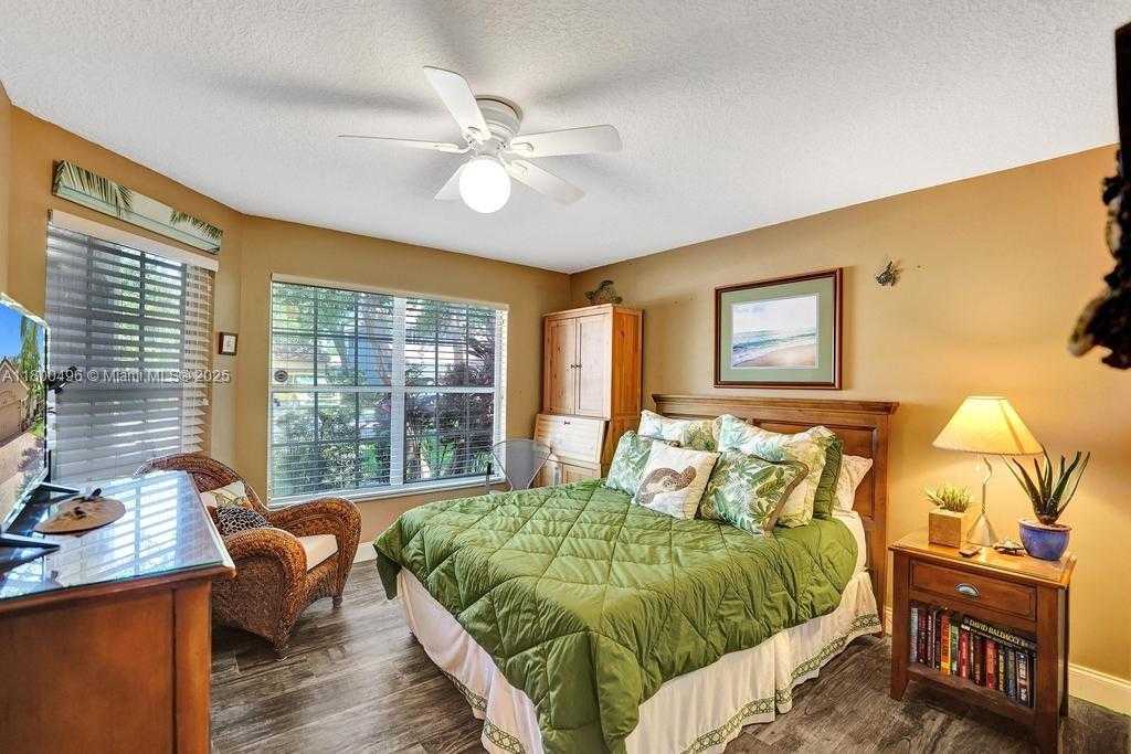Small Image of 9471 OAK GROVE CIR, Davie Number 39
