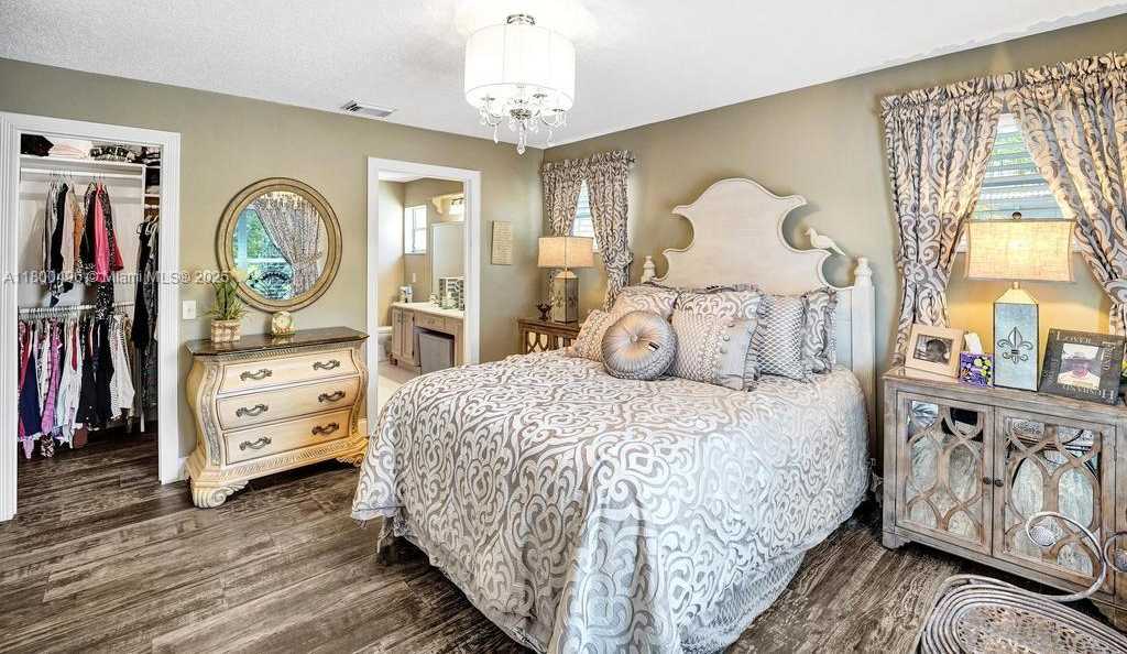 Small Image of 9471 OAK GROVE CIR, Davie Number 40