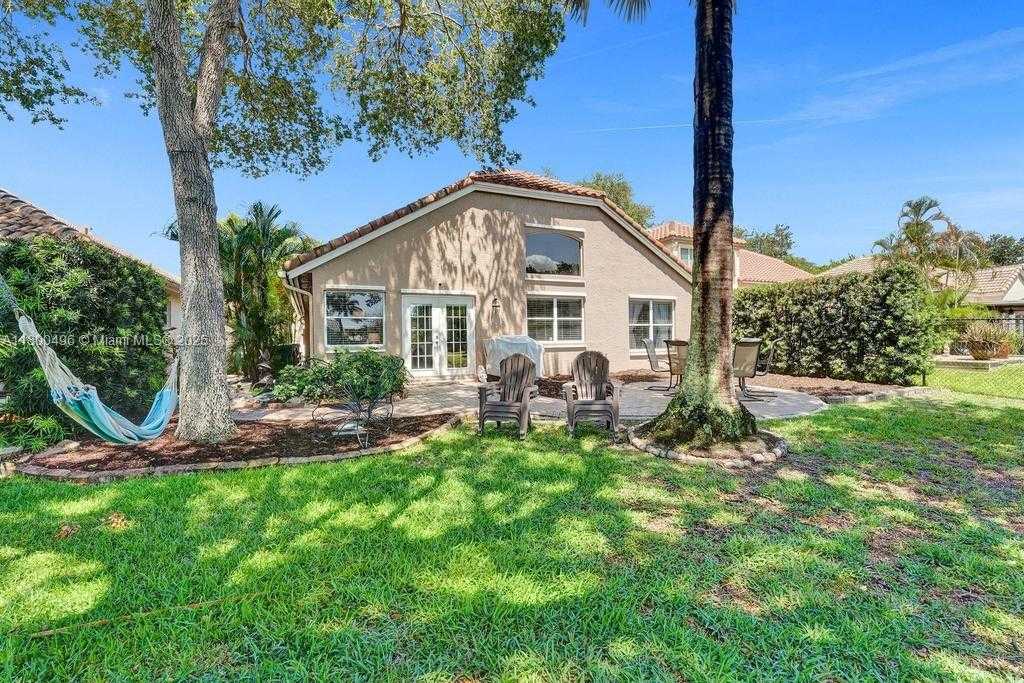 Small Image of 9471 OAK GROVE CIR, Davie Number 5