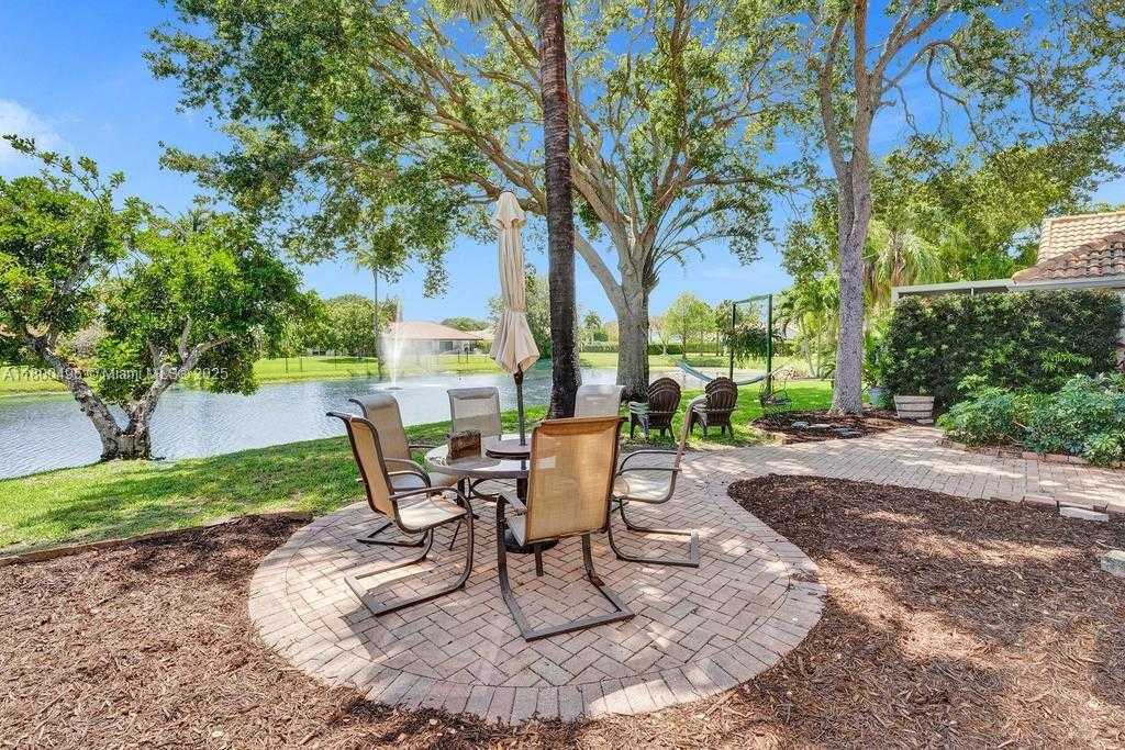 Small Image of 9471 OAK GROVE CIR, Davie Number 6