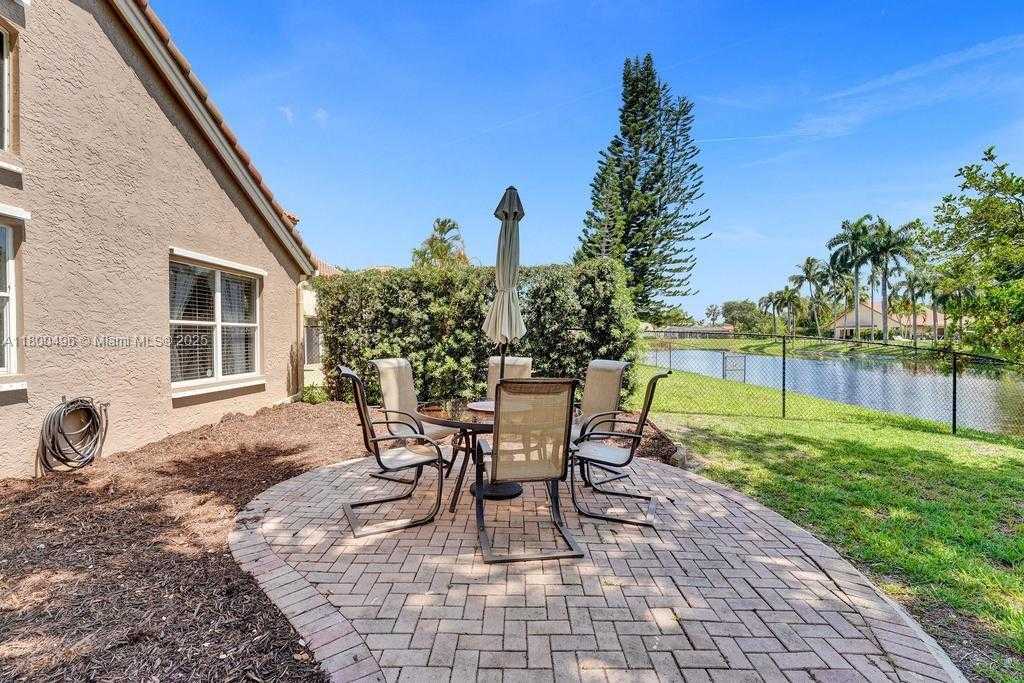 Small Image of 9471 OAK GROVE CIR, Davie Number 7