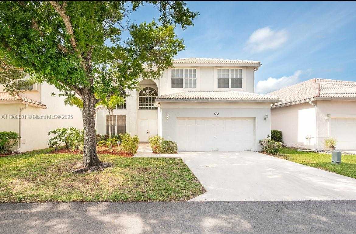 Small Image of 7600 BELMONTE BLVD, Margate Number 2
