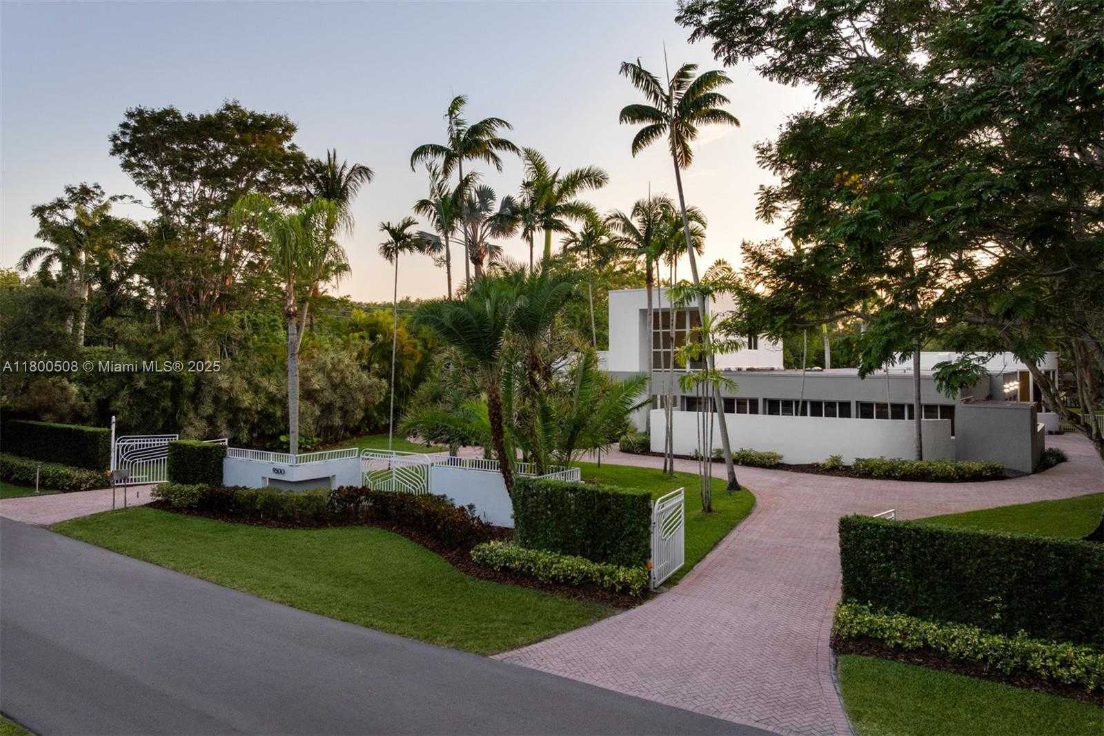 Small Image of 9500 SOUTH WEST 60TH CT, Pinecrest Number 52