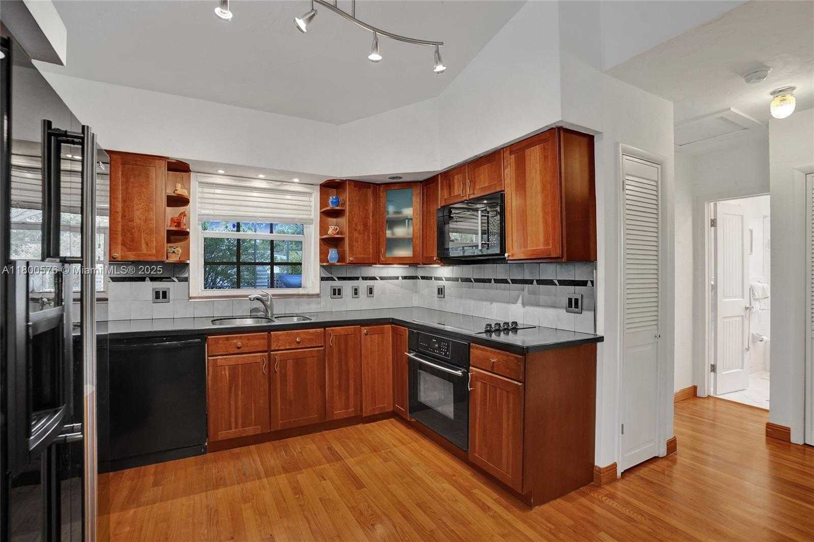 Small Image of 10020 SOUTH WEST 135TH ST, Miami Number 10