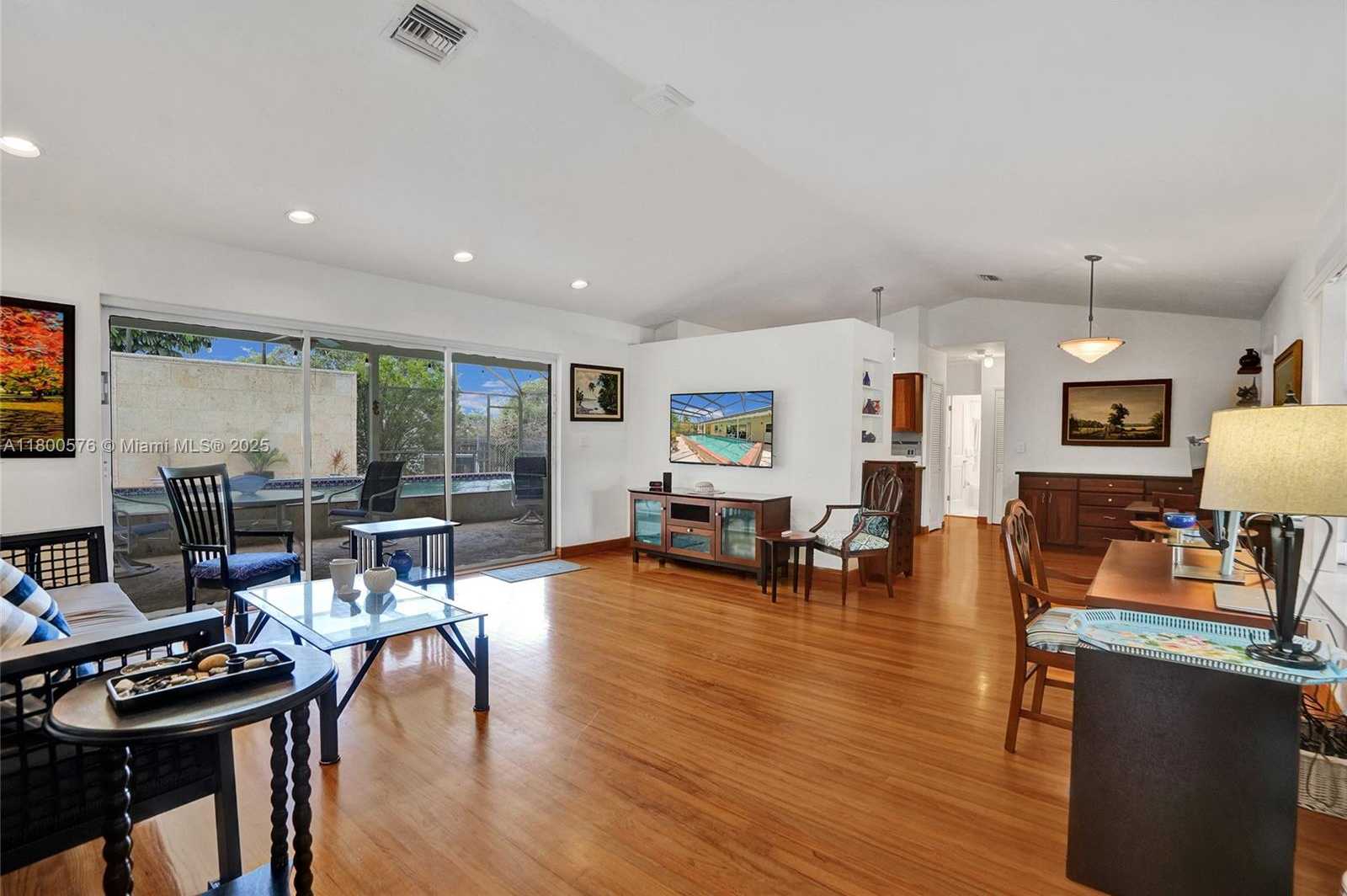Small Image of 10020 SOUTH WEST 135TH ST, Miami Number 4