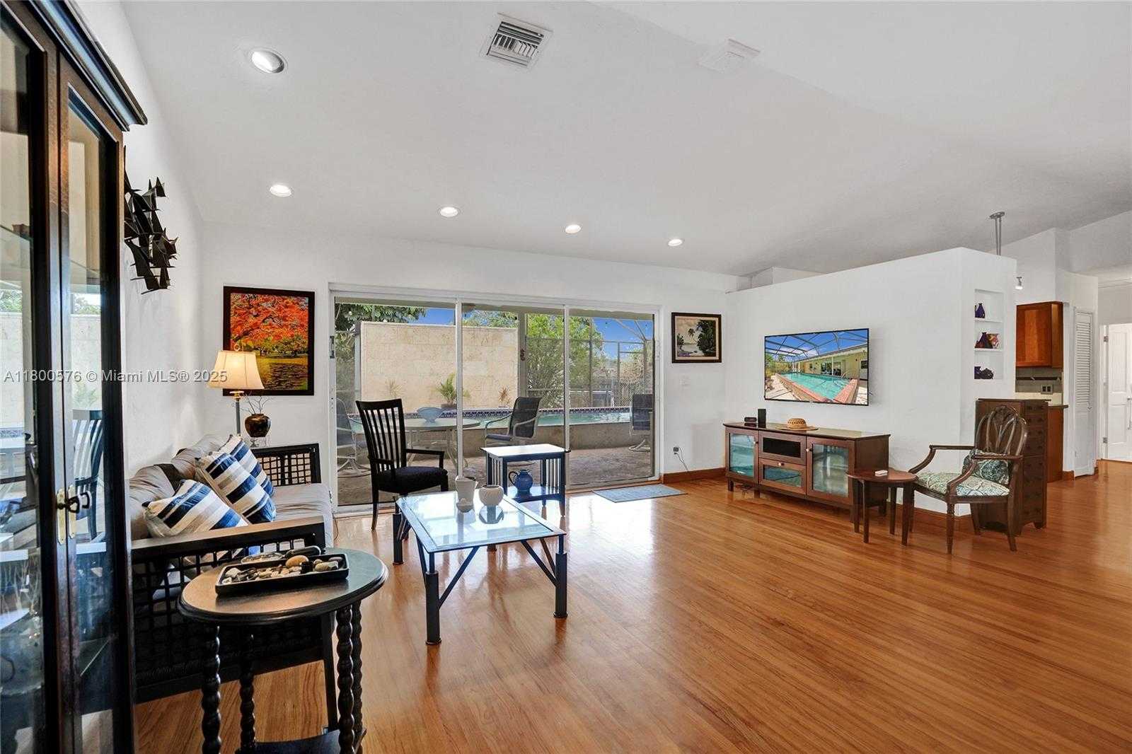 Small Image of 10020 SOUTH WEST 135TH ST, Miami Number 5