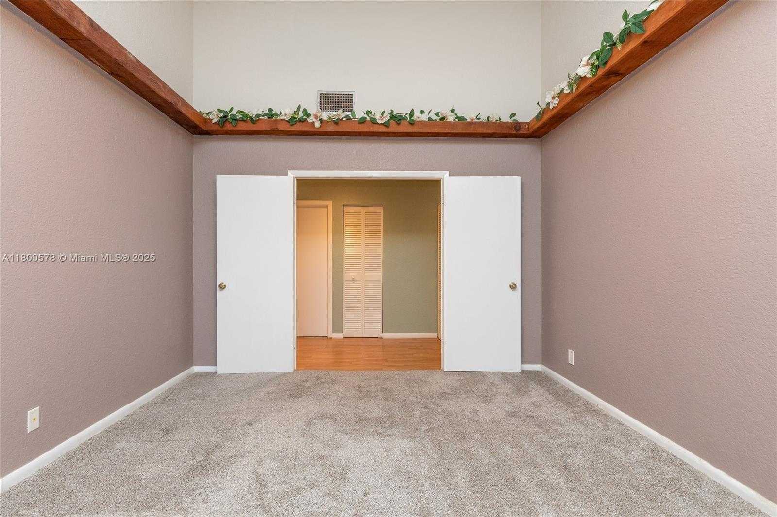 Small Image of 9360 SOUTH CHELSEA DR S, Plantation Number 22