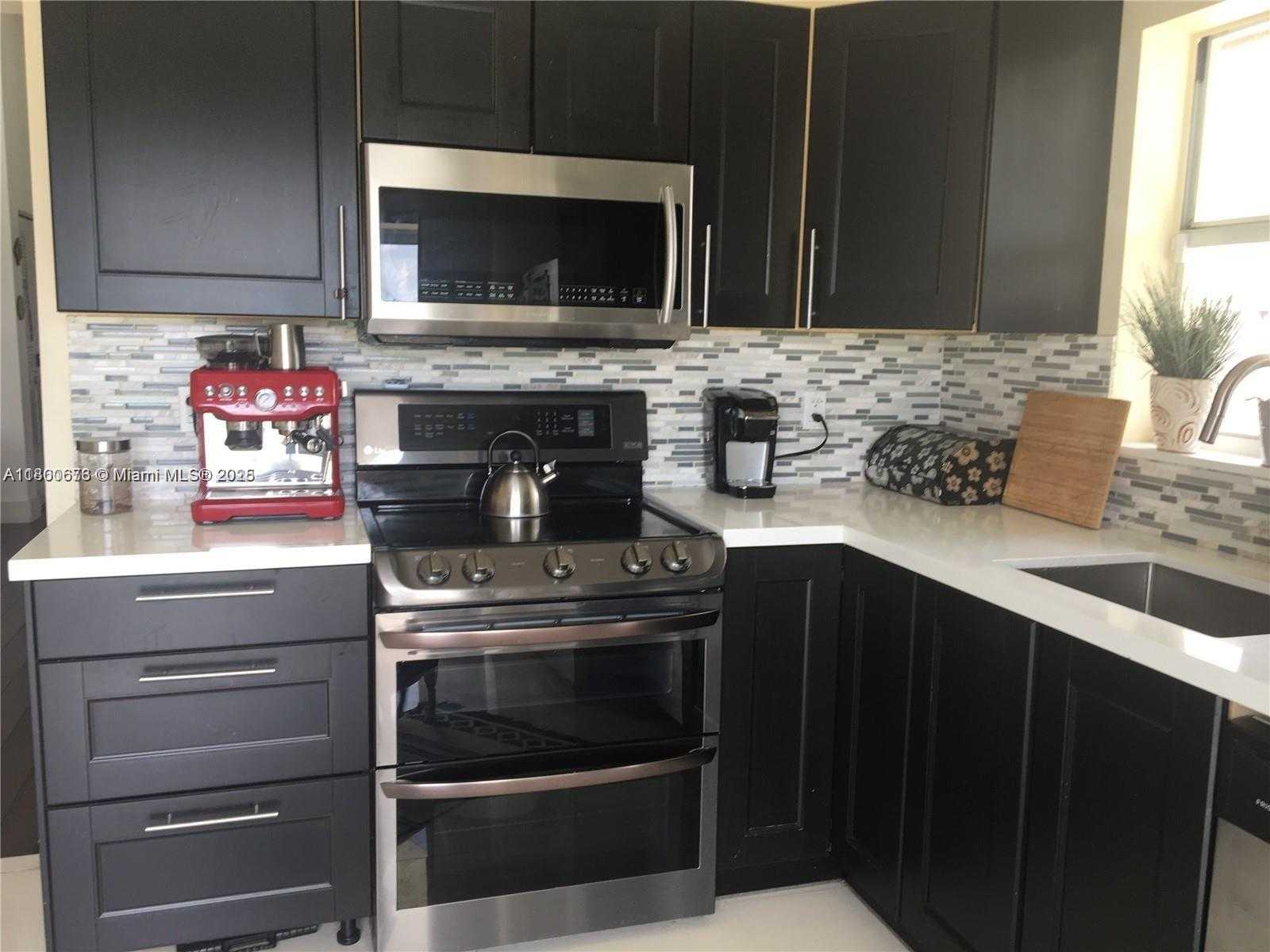 Small Image of 10000 SOUTH WEST 9TH CT, Pembroke Pines Number 8