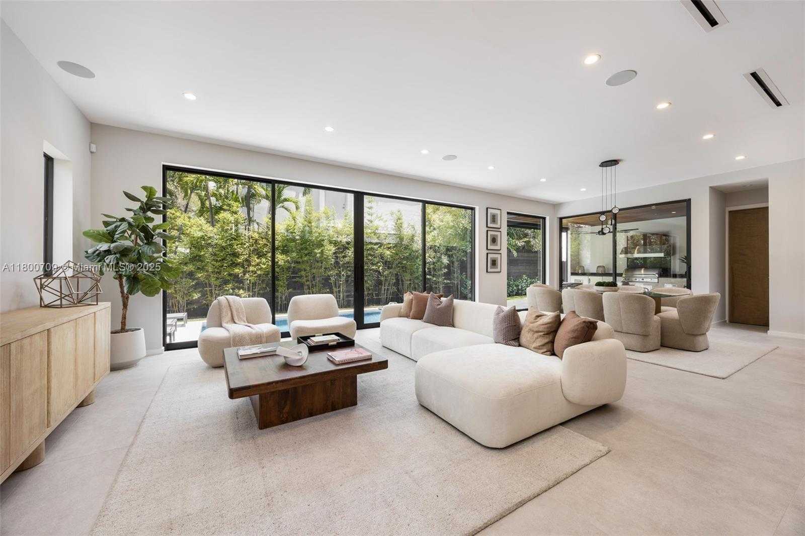 Small Image of 2905 WASHINGTON ST, Miami Number 10