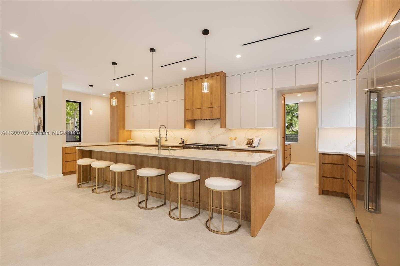 Small Image of 2905 WASHINGTON ST, Miami Number 15
