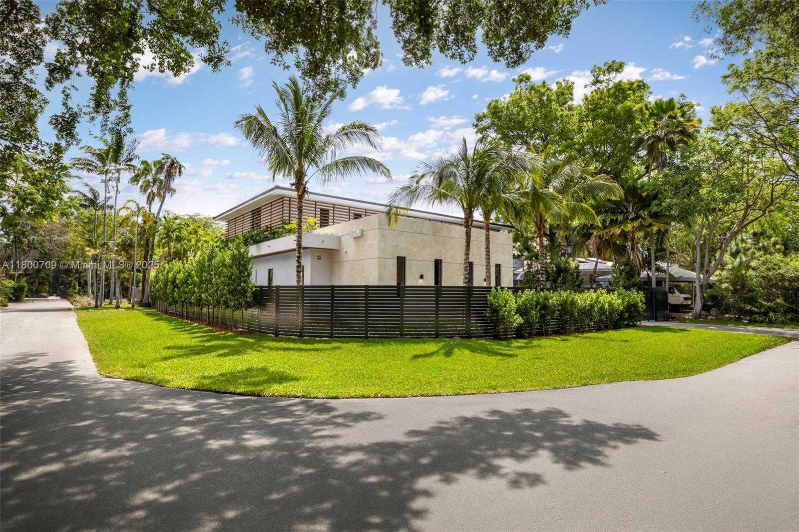 Small Image of 2905 WASHINGTON ST, Miami Number 2