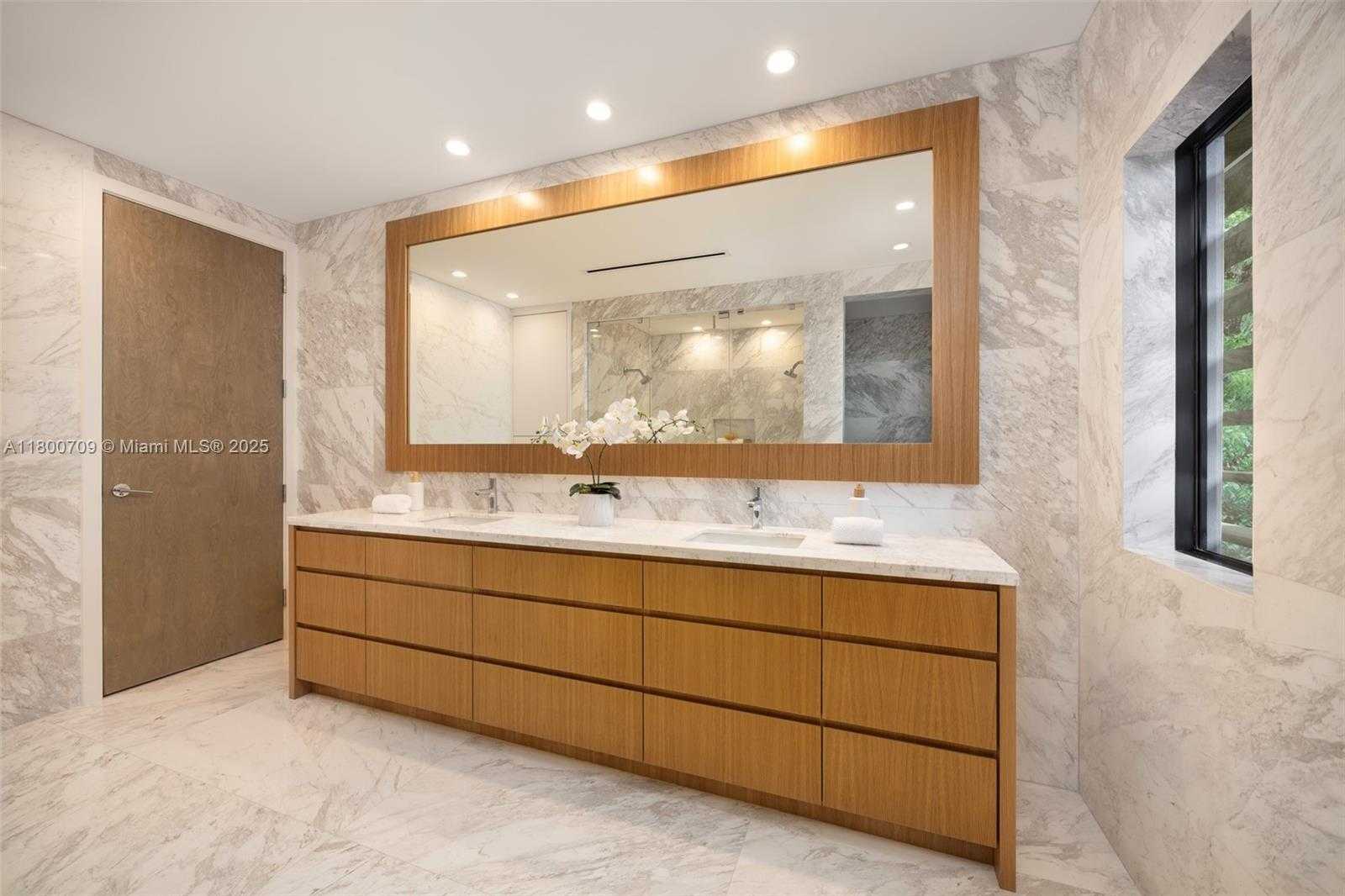Small Image of 2905 WASHINGTON ST, Miami Number 25