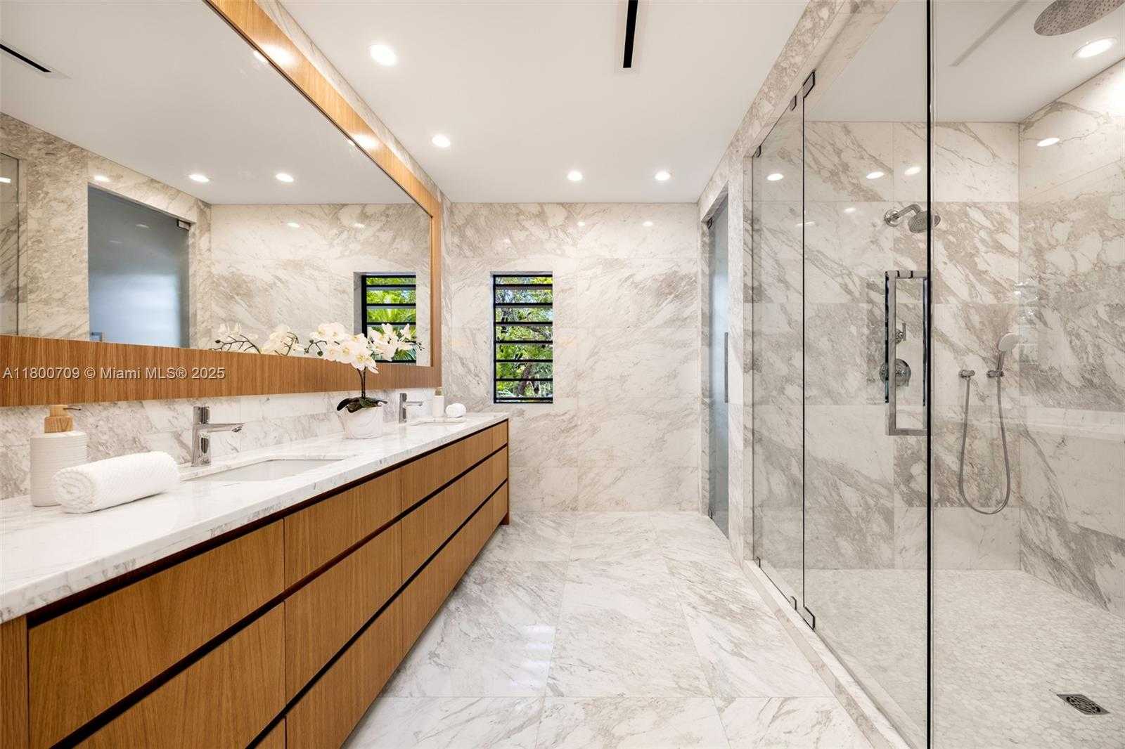Small Image of 2905 WASHINGTON ST, Miami Number 26